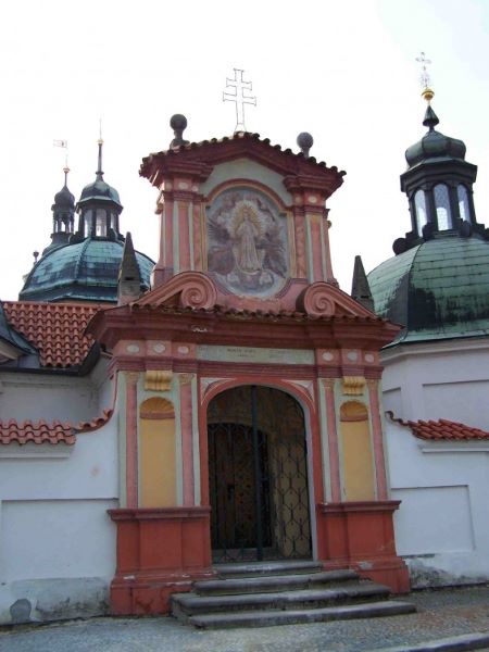 Poutní kostel Klokoty.jpg